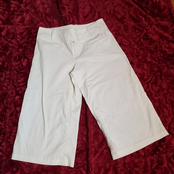 Truly Yours Pants - WHITE WIDE LEG CAPRIS!